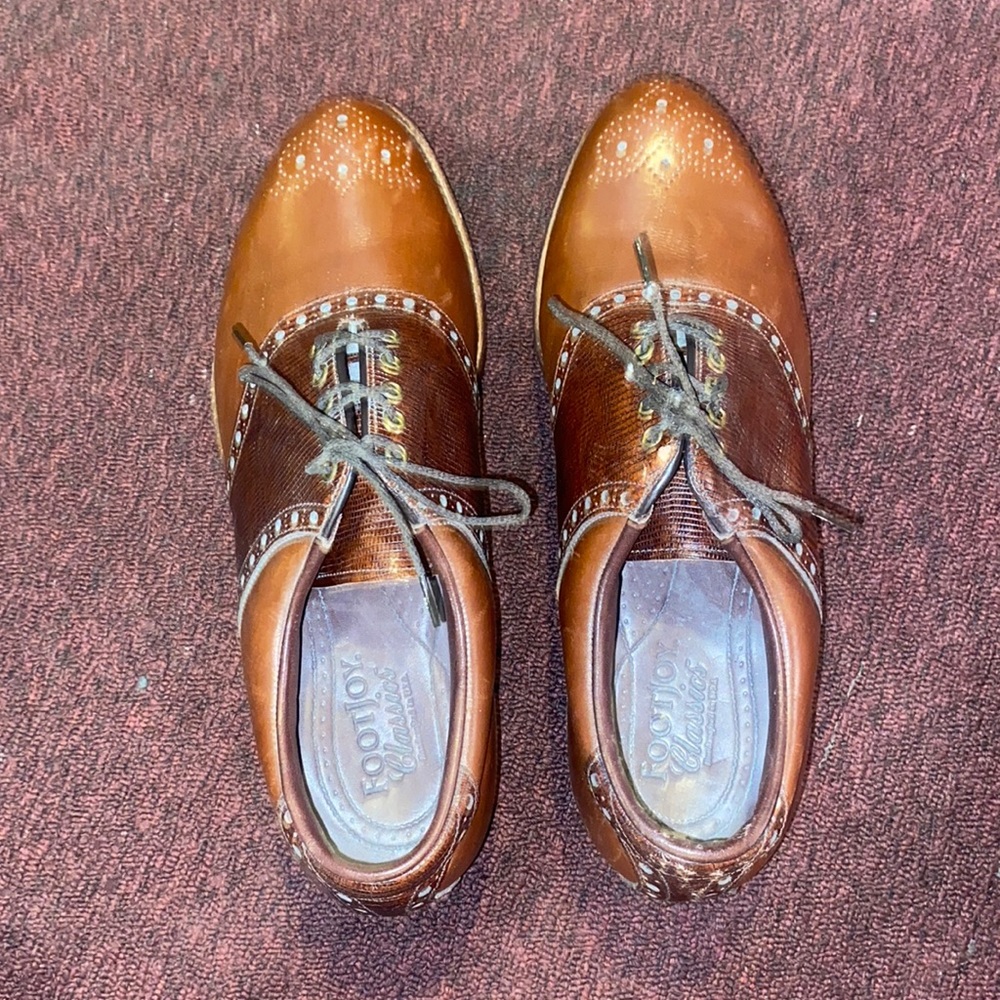 Golf shoes